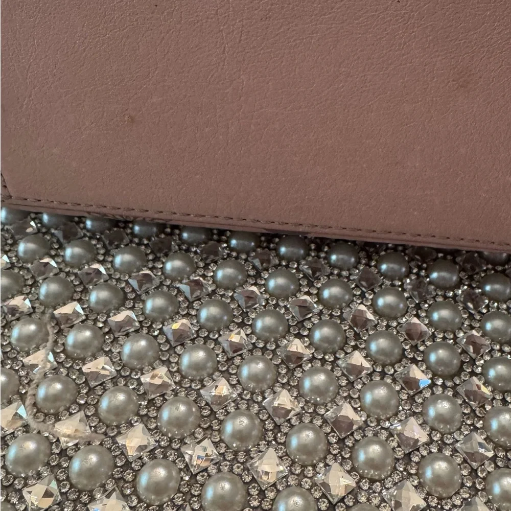 Chic Pink Crossbody Bag with Chain Detail - Picture 10 of 13